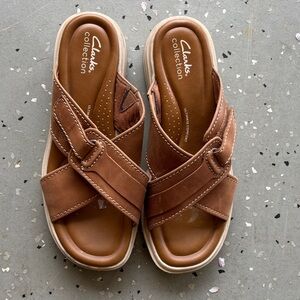 Clarks Coast Cross Slide Sandals tan